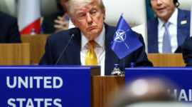 Presiden Donald Trump menepis kekhawatiran soal kondisi hidup dan kesehatan mental awak kapal induk USS Abraham Lincoln. Dok: Istimewa.