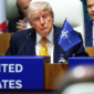 Presiden Donald Trump menepis kekhawatiran soal kondisi hidup dan kesehatan mental awak kapal induk USS Abraham Lincoln. Dok: Istimewa.
