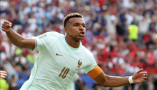 Langkah mantap sang juara bertahan. Prancis menumbangkan Maroko 2-0 berkat gol indah Kylian Mbappe dan Ousmane Dembele di Boston. Dok: Istimewa.