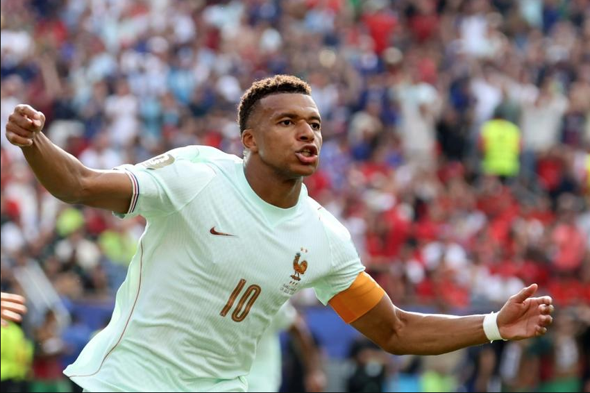 Langkah mantap sang juara bertahan. Prancis menumbangkan Maroko 2-0 berkat gol indah Kylian Mbappe dan Ousmane Dembele di Boston. Dok: Istimewa.