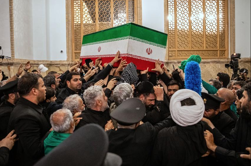 Konflik Timur Tengah memasuki fase kritis. Presiden AS Donald Trump menyiapkan seribu rudal setelah pelayat pemakaman Khamenei menyerukan pembunuhan dirinya. Dok: Istimewa.