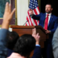 Ketegangan pemilu di Amerika Serikat. Menteri Keamanan Dalam Negeri Markwayne Mullin mengancam akan memotong dana bantuan bagi daerah yang menolak aturan pemilu baru. Dok: Istimewa.