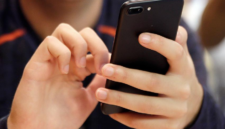 Langkah siaga hadapi cedera otot digital. Kebiasaan mengetik dan menggulir layar ponsel memicu peradangan sendi tangan yang serius. Dok: Istimewa.