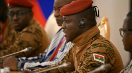 Sinyal keretakan di puncak pemerintahan. Pemimpin junta Burkina Faso Ibrahim Traore mengancam menindak tegas para pesaing politiknya di tengah misteri hilangnya dua pejabat tinggi militer. Dok: Istimewa.