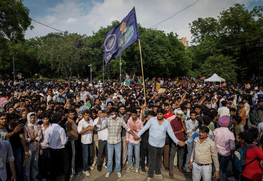 Gelombang protes pemuda di New Delhi. Ribuan demonstran gerakan CJP bentrok dengan polisi demi menuntut pengunduran diri Menteri Pendidikan India. Dok: Istimewa.