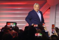 Panggung politik Hungaria memanas. Mantan PM Viktor Orban merilis Pernyataan Perlawanan pasca-penggeledahan kantor partai Fidesz oleh pihak kejaksaan. Dok: Istimewa.