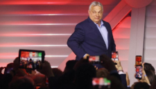 Panggung politik Hungaria memanas. Mantan PM Viktor Orban merilis Pernyataan Perlawanan pasca-penggeledahan kantor partai Fidesz oleh pihak kejaksaan. Dok: Istimewa.