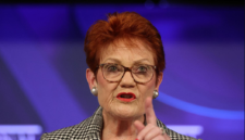 Kekalahan hukum politisi sayap kanan. Pengadilan Federal Australia menolak banding Pauline Hanson atas kasus diskriminasi rasial terhadap Senator Mehreen Faruqi. Dok: Istimewa.
