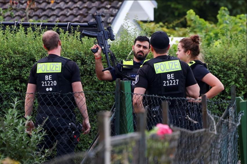 Tragedi di ibu kota Jerman. Kepolisian Berlin menembak mati pelaku penabrakan minivan di festival Pride setelah buron selama satu hari. Dok: Istimewa.