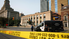 Eskalasi teror di Toronto. Seseorang melepaskan tembakan ke arah gedung Konsulat Jenderal Amerika Serikat sebelum melarikan diri menggunakan sedan putih. Dok: Istimewa,