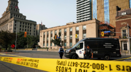 Eskalasi teror di Toronto. Seseorang melepaskan tembakan ke arah gedung Konsulat Jenderal Amerika Serikat sebelum melarikan diri menggunakan sedan putih. Dok: Istimewa,