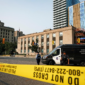 Eskalasi teror di Toronto. Seseorang melepaskan tembakan ke arah gedung Konsulat Jenderal Amerika Serikat sebelum melarikan diri menggunakan sedan putih. Dok: Istimewa,