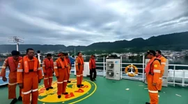  Tim SAR mencari nakhoda kapal wisata yang hilang setelah kapal tenggelam di Perairan Teluk Tomini. (Posnews/Tim SAR)