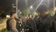 Petugas Patroli Perintis Presisi Polres Metro Jakarta Barat mengamankan tiga remaja beserta empat paket diduga narkotika jenis sinte dalam patroli dini hari di kawasan Pesakih, Cengkareng, Jakarta Barat. (Posnews/Polres Jakbar)