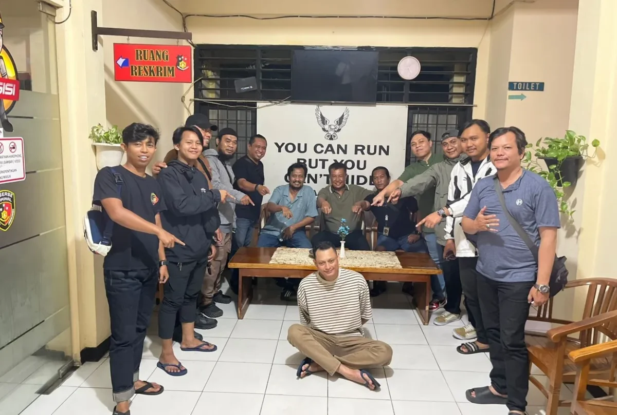 Polisi mengamankan pengendara Kawasaki Ninja RR yang viral usai menampar pengendara motor lain di Jalan Moch. Kahfi II, Jagakarsa, Jakarta Selatan. (Posnews/Polsek Jagakarsa)
