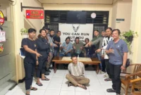 Polisi mengamankan pengendara Kawasaki Ninja RR yang viral usai menampar pengendara motor lain di Jalan Moch. Kahfi II, Jagakarsa, Jakarta Selatan. (Posnews/Polsek Jagakarsa)