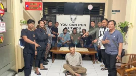 Polisi mengamankan pengendara Kawasaki Ninja RR yang viral usai menampar pengendara motor lain di Jalan Moch. Kahfi II, Jagakarsa, Jakarta Selatan. (Posnews/Polsek Jagakarsa)