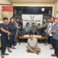 Polisi mengamankan pengendara Kawasaki Ninja RR yang viral usai menampar pengendara motor lain di Jalan Moch. Kahfi II, Jagakarsa, Jakarta Selatan. (Posnews/Polsek Jagakarsa)