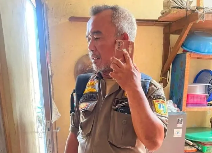 Viral Oknum Satpol PP Diduga Minta Upeti ke Rumah Belajar Merah Putih. (Posnews/Istimewa)