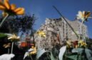 Tragedi kemanusiaan di Kyiv. Serangan udara masif Rusia membakar ratusan bangunan dan menewaskan puluhan warga sipil. Dok: REUTERS/Viacheslav Ratynskyi