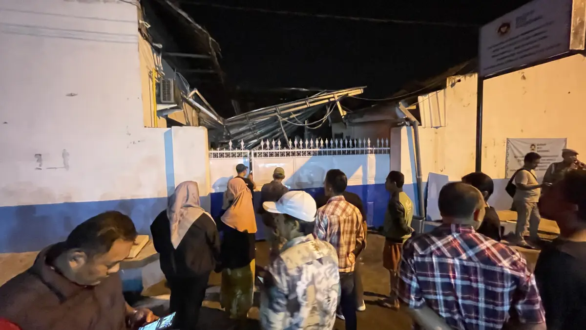 Bangunan SPPG Mojokerto rusak parah setelah ledakan dan kebakaran. (Posnews/BPBD)