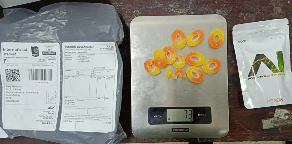 Barang bukti permen mengandung THC dari Inggris yang disita Bareskrim Polri di Malang
