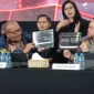 Barang bukti ponsel, laptop, dan uang tunai dalam kasus judi online bermodus pulsa yang dibongkar Bareskrim. (Posnews/Humas Polri)
