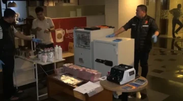 Bareskrim Polri menyita emas batangan dan barang bukti dalam kasus dugaan penyelundupan emas ke Dubai. (Posnews/Bareskrim Polri)