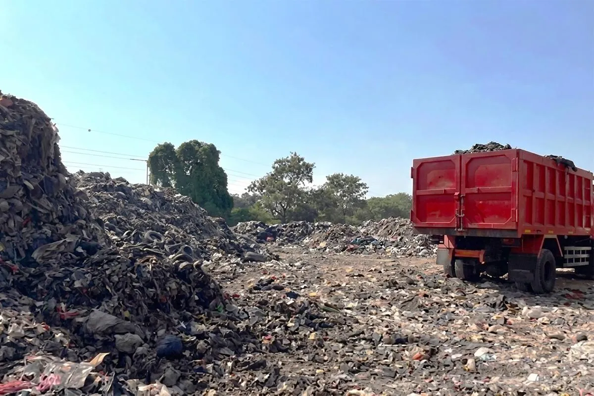 Ilustrasi, DLH DKI menindak perusahaan pembuang sampah ke TPS liar Cilincing. (Posnews/Kominfo)