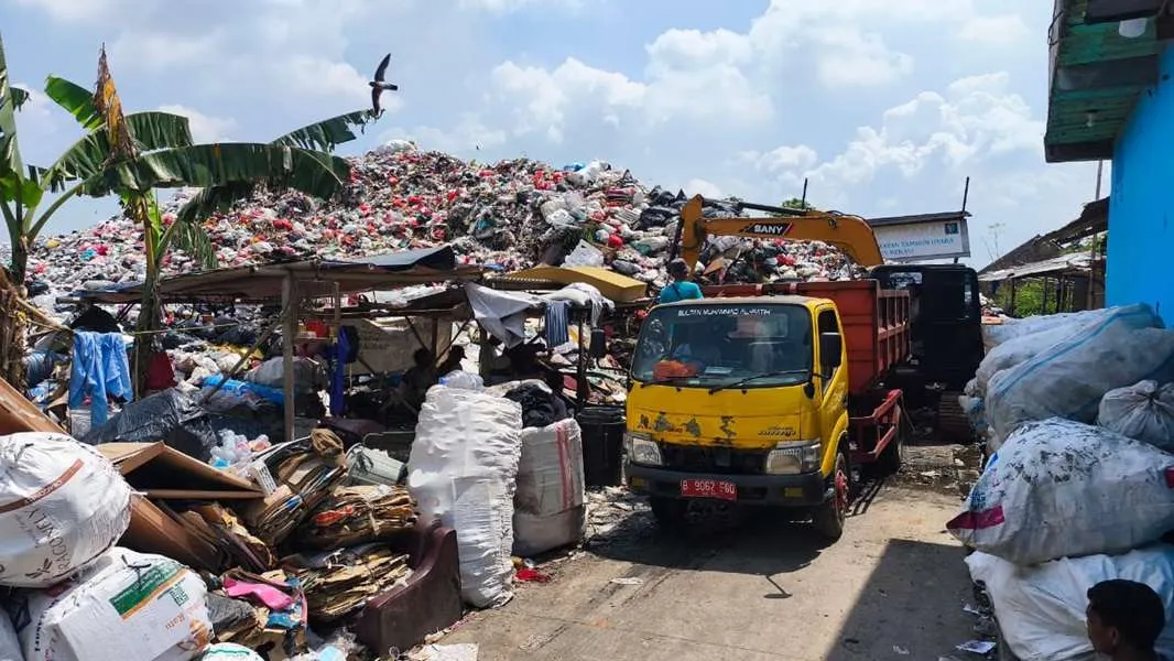DLH DKI Bongkar Pelanggaran 11 Perusahaan Sampah, Denda Rp10 Juta. (Posnews/Ist)
