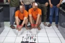 Dua tersangka pencurian motor diamankan polisi setelah ditangkap warga di Gunung Putri Bogor. (Posnews/Ist)

