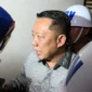 Febrie Adriansyah bersama tim kuasa hukum saat mendaftarkan gugatan praperadilan di Pengadilan Negeri Jakarta Selatan terkait kasus dugaan TPPU. (Posnews/Ist)
