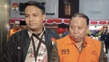KPK mengungkap dugaan korupsi penerimaan mahasiswa baru Unsoed dan menetapkan Rektor Akhmad Sodiq sebagai tersangka. (Posnews/Ist)