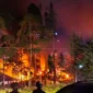 Kantor pemerintah di Ilaga Kabupaten Puncak Papua Tengah terbakar saat kerusuhan massa. (Posnews/Polda Papua)