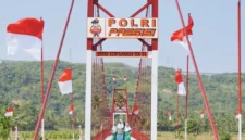 Kapolri meresmikan pembangunan Jembatan Presisi Polri di Indonesia. (Posnews/Polri)