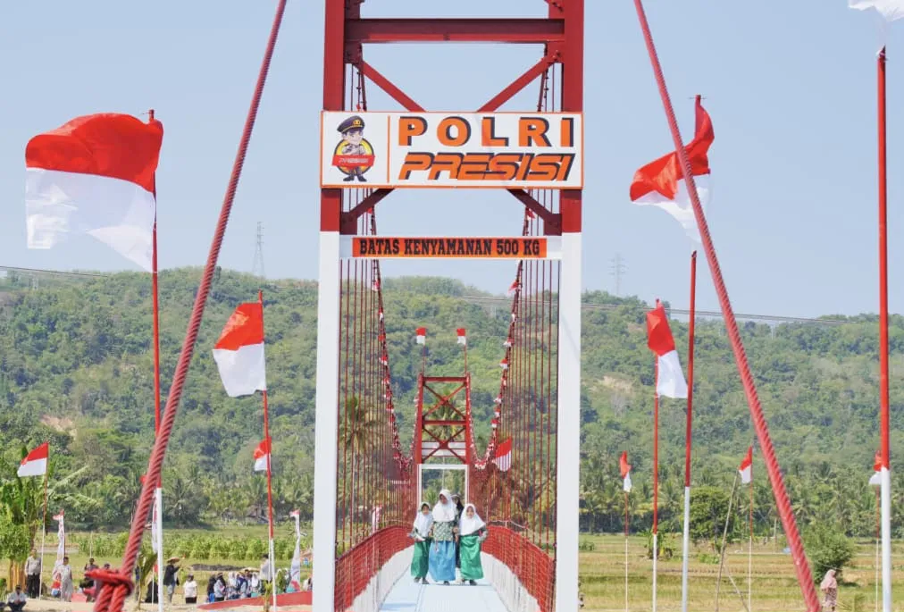 Kapolri meresmikan pembangunan Jembatan Presisi Polri di Indonesia. (Posnews/Polri)