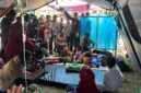 Kapolri Listyo Sigit Prabowo meninjau posko pengungsian korban gempa bumi di Kabupaten Manggarai, NTT. 