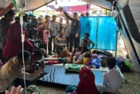 Kapolri Listyo Sigit Prabowo meninjau posko pengungsian korban gempa bumi di Kabupaten Manggarai, NTT. 