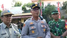 Kapolsek Koja Kompol Dr. Andry Suharto, S.H., M.H. bersama Wadanramil Koja Kapten Inf. Edy Kusnoro dan Wakil Camat Koja. (Posnews/MR)