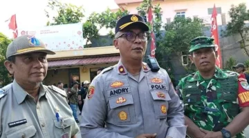 Kapolsek Koja Kompol Dr. Andry Suharto, S.H., M.H. bersama Wadanramil Koja Kapten Inf. Edy Kusnoro dan Wakil Camat Koja. (Posnews/MR)
