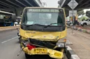 Kecelakaan beruntun di lampu merah Cibubur Jakarta Timur setelah truk diduga menerobos lampu merah. (Posnews/Laka Lantas Polres Jaktim)