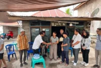 Staf Khusus Menteri HAM Thomas Harming Suwarta bersama tim KemenHAM berdialog dengan warga dan aparat desa di Tabanan dan Buleleng, Bali, terkait kasus dugaan main hakim sendiri yang menewaskan warga Desa Sidatapa. (Posnews/KemenHAM)