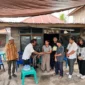 Staf Khusus Menteri HAM Thomas Harming Suwarta bersama tim KemenHAM berdialog dengan warga dan aparat desa di Tabanan dan Buleleng, Bali, terkait kasus dugaan main hakim sendiri yang menewaskan warga Desa Sidatapa. (Posnews/KemenHAM)