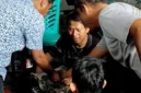 Kepala Bengkel Armada Auto Tara (AAT) Daihatsu Sawah Besar Irma Hanafi Memeriksa Kelalaian Mekaniknya Memasang Metal Bulan Kruk As, pada Kamis (20/08/2026). (Posnews/MR)
