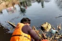 Kondisi air Kali Bekasi berwarna hitam pekat dan diduga tercemar berdasarkan hasil pemantauan DLH Kota Bekasi. (Posnews/Pemkot Bekasi)