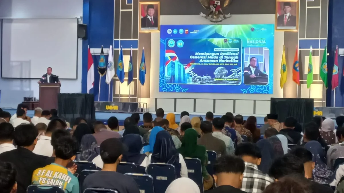 Rektor Universitas Majalengka dan Kepala BNN Komjen Pol Suyudi Ario Seto menghadiri Kuliah Umum Nasional tentang pencegahan narkotika di kampus UNMA. (Posnews/UNMA)