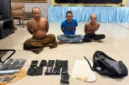 Petugas Bareskrim Polri menunjukkan barang bukti 2,69 kilogram sabu hasil pengungkapan sindikat narkoba dengan modus sniper darat di Pelabuhan Bakauheni, Lampung. (Posnews/Bariskrim Polri)
