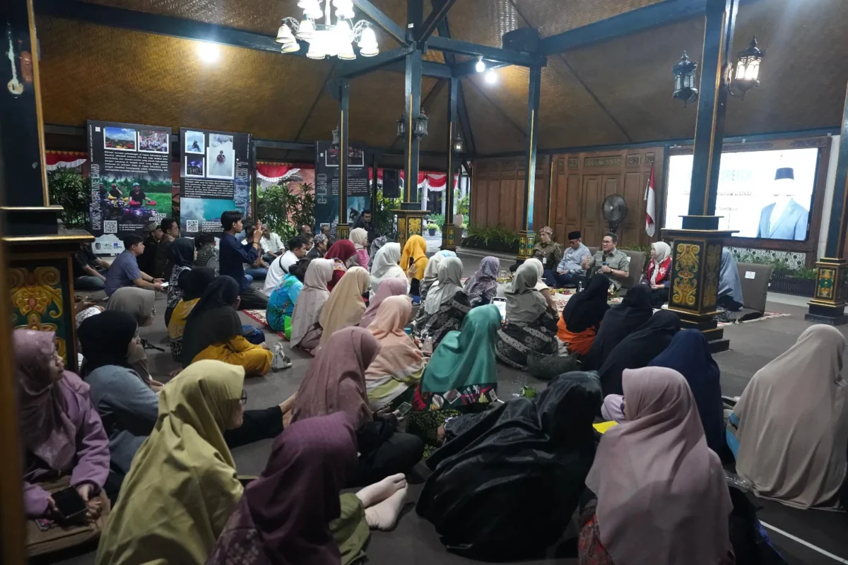 Mendag Budi Santoso berdialog dengan pelaku UMKM Banyuwangi dan mendorong produk lokal menembus pasar ekspor. (Posnews/Kemendag)