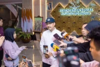 Menteri Sosial Saifullah Yusuf atau Gus Ipul menyampaikan penangguhan bansos bagi 1,49 juta KPM yang terindikasi melakukan transaksi judi online di Kantor Kemensos, Jakarta. (Posnews/Mensos)