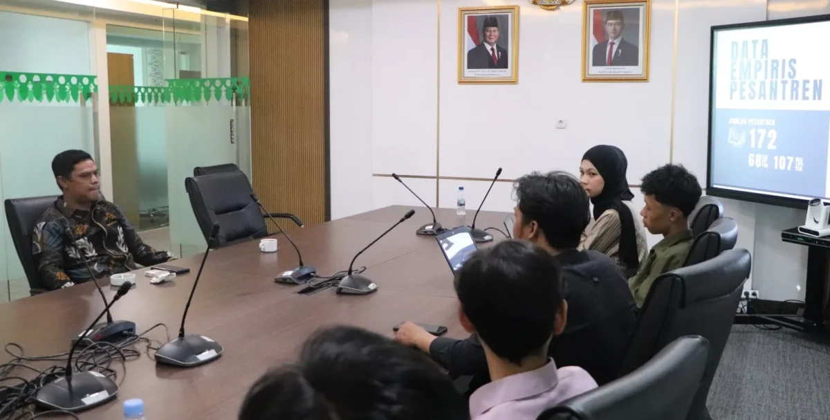 Tri Waluyo menerima audiensi Koalisi Santri Kota di DPRD DKI Jakarta. (Posnews/MR)